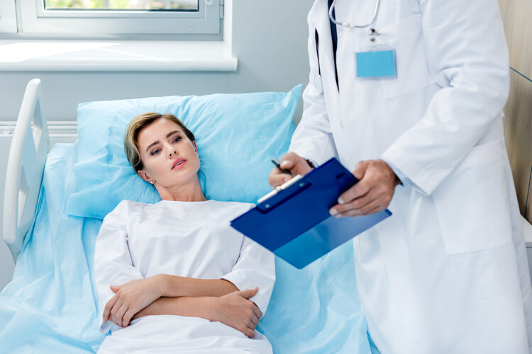 25岁女孩乳房长出9个肿瘤！呼吁：“癌症性格” 正在毁掉很多女人